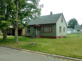 1406 N 2nd Ave, Iron River, MI 49935
