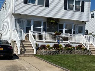 60 Mulberry Cir, Staten Island, NY 10314
