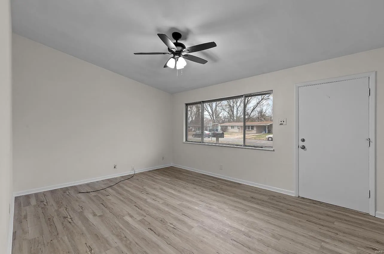 3 bed, 1.5 bath, 1066 sqft, $1,600 — Photo 4