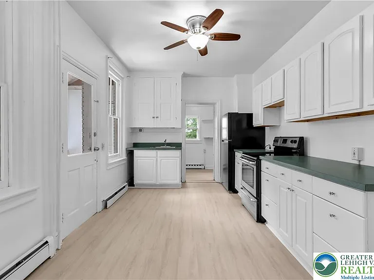 227 E Garrison St — Photo 8