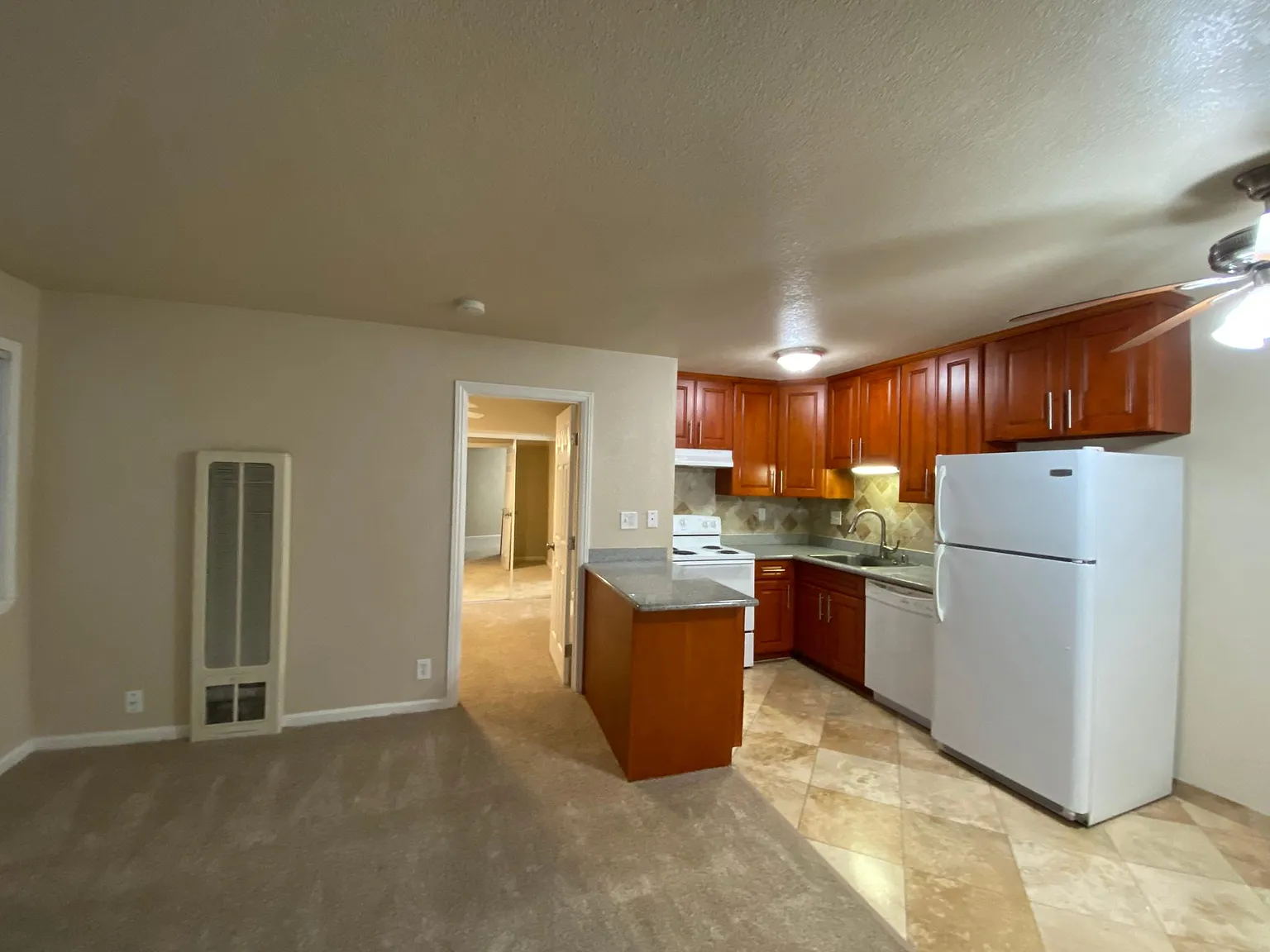 Almaden Plaza Apartments — Photo 2