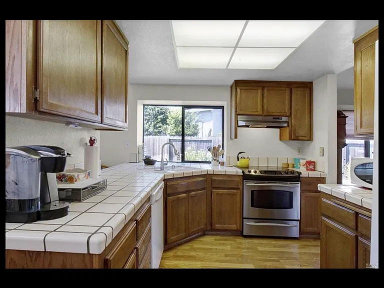 Valley Oak Ln — Photo 12