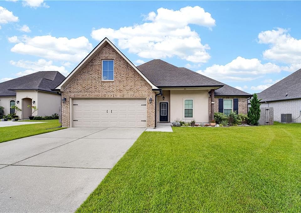 1st image of 210 Hidden Cypress Dr