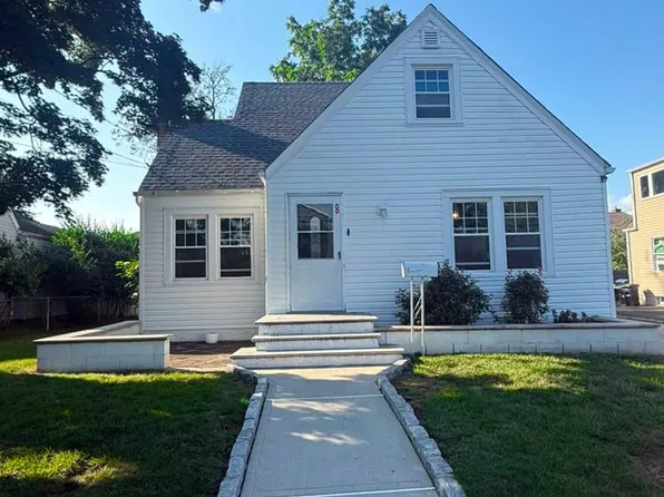 8 Herman Ave, Hicksville, NY 11801
