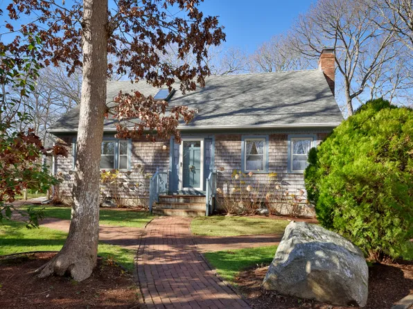 169 Clover Hill Dr, Tisbury, MA 02568