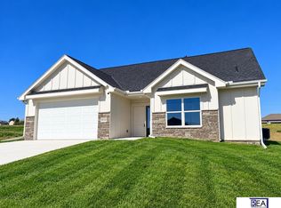 8910 Reed St, Papillion, NE 68046