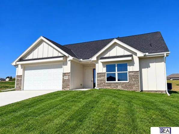 8910 Reed St, Papillion, NE 68046