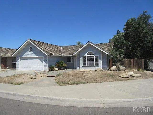 2301 Cottonwood Dr photo 1