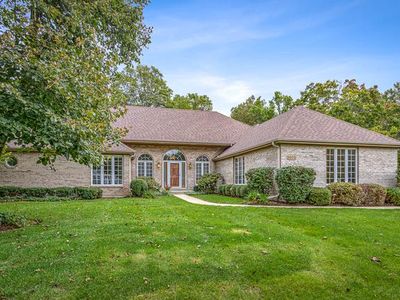 1102 Stonehedge Rd, St Charles, IL, 60174
