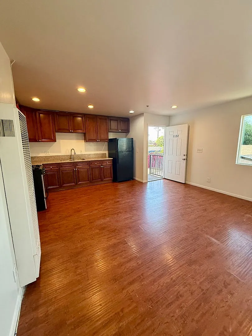 1122 W. 93rd St. — Photo 3