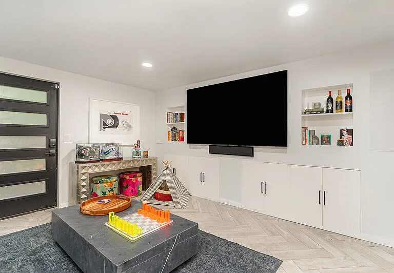 3901 S Court St — Photo 5