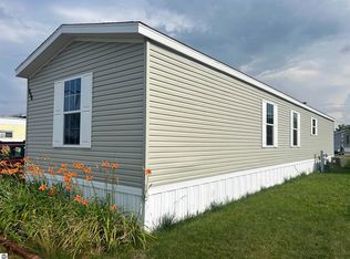 856 Glenview Ln, Traverse City, MI 49686