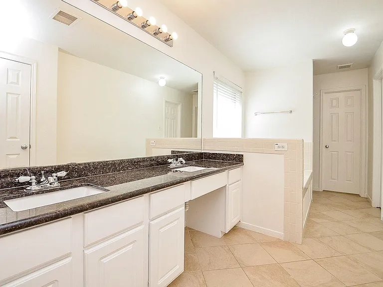 24718 Cobble Canyon Ln — Photo 18