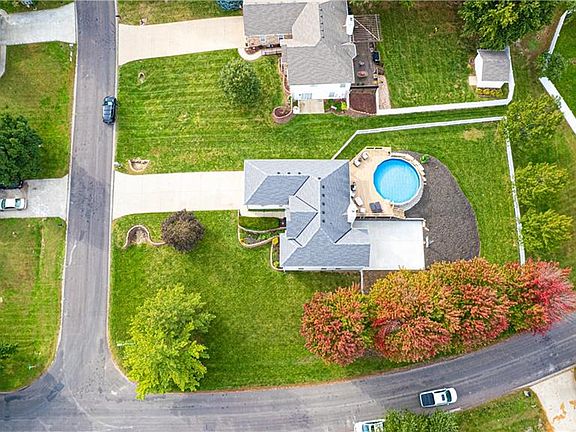 3rd image of 5204 Stoneridge Dr