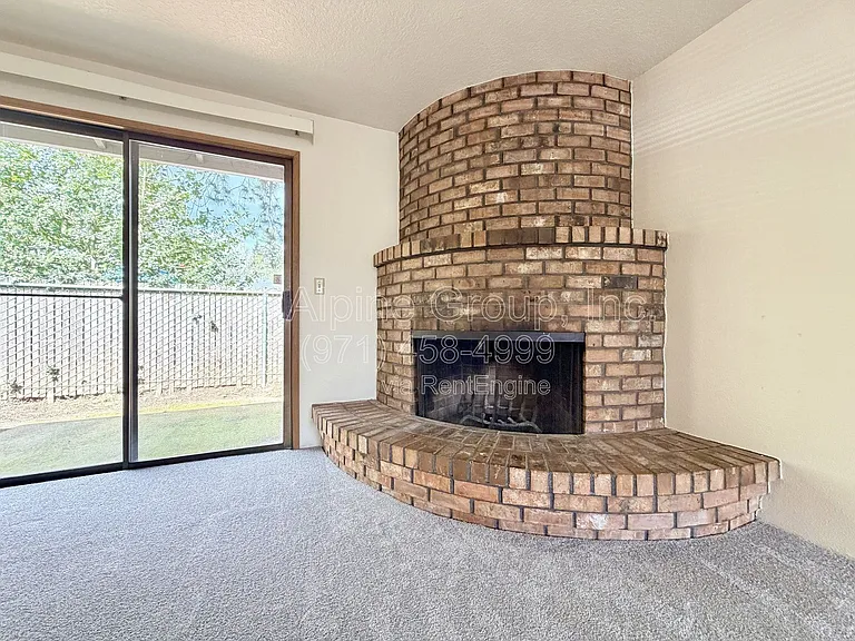 240 NE 143rd Ave — Photo 10