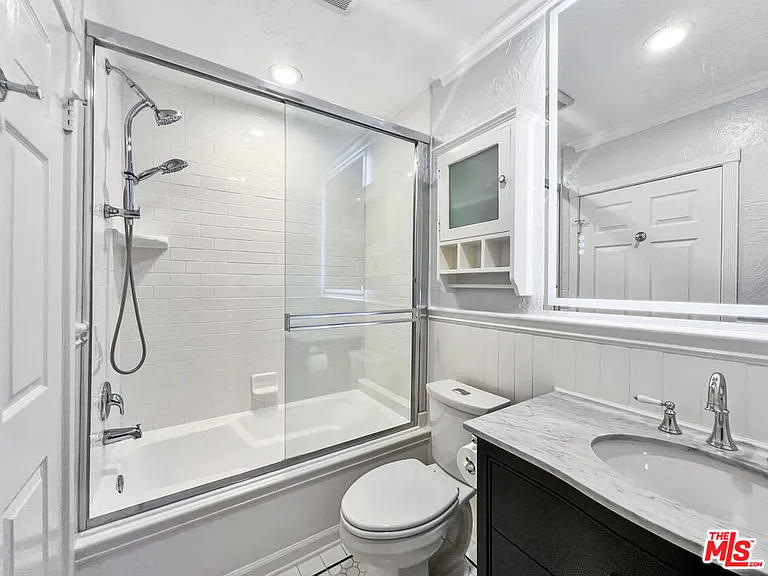 910 N Alfred St #4 — Photo 16