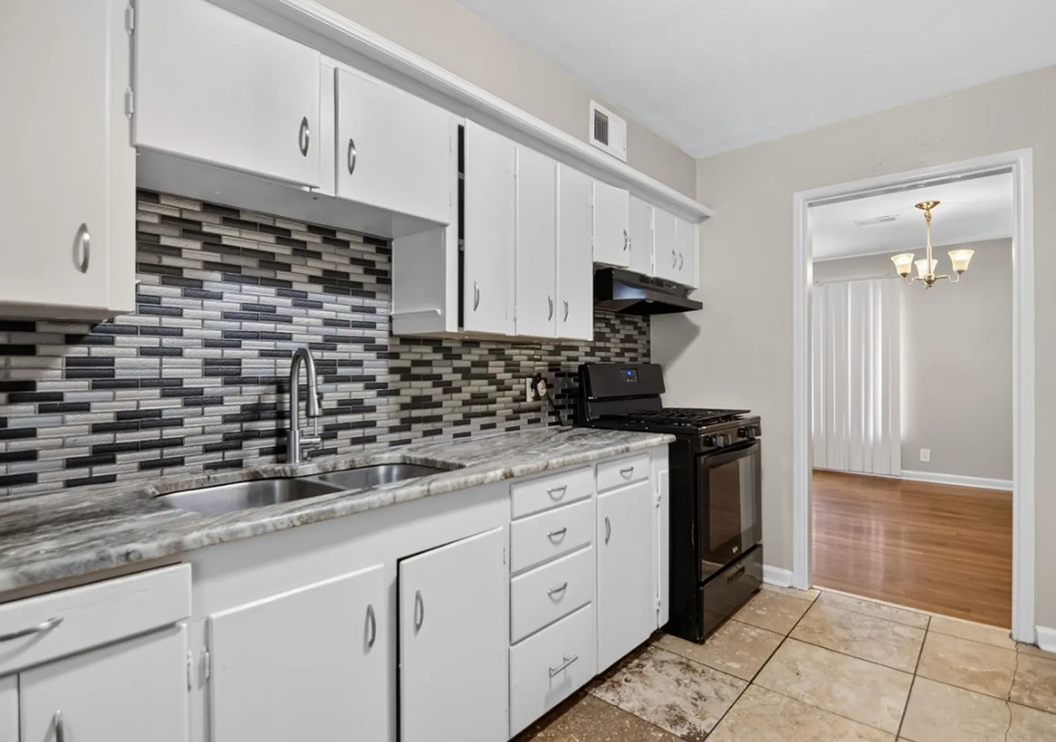 Charming 3-Bedroom Home in a Convenient Little Rock Location — Photo 3