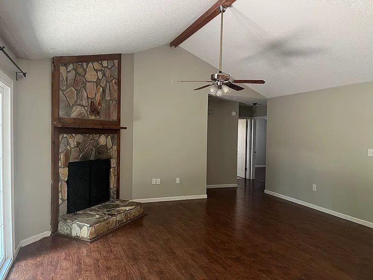 285 Willow Ave — Photo 3