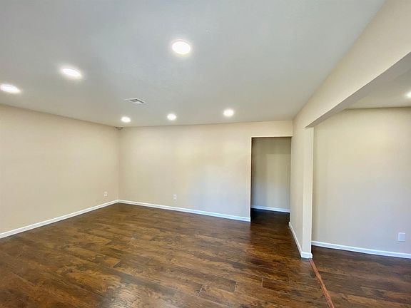 4th image of 2106 Half Moon Ct