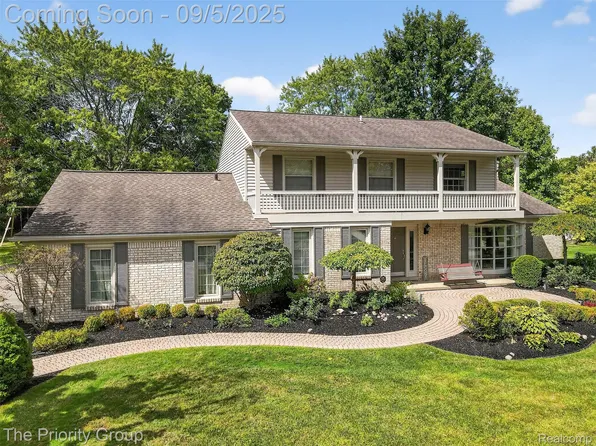 12425 Beacon Hill Dr, Plymouth, MI 48170