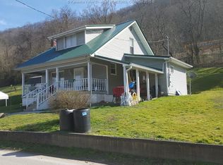 532 James River Rd, Cabin Creek, WV 25035