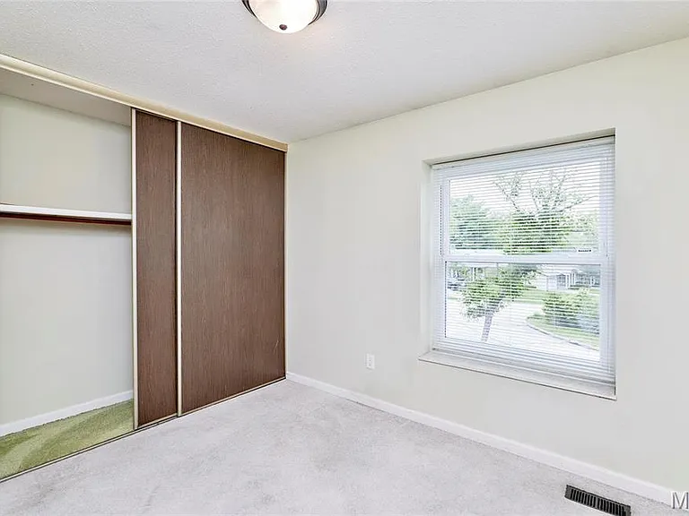 241 Valleyoak Ct — Photo 13