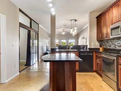 910 W 25th St APT 304, Austin, TX, 78705