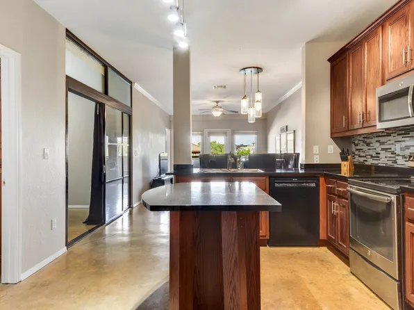 910 W 25th St APT 304, Austin, TX 78705