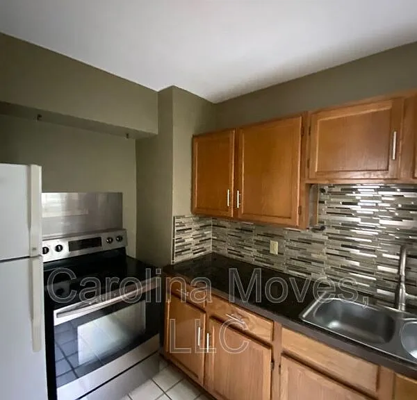 808 N Main St — Photo 5