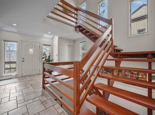 8 Arapaho Ct, Suffern, NY 10901
