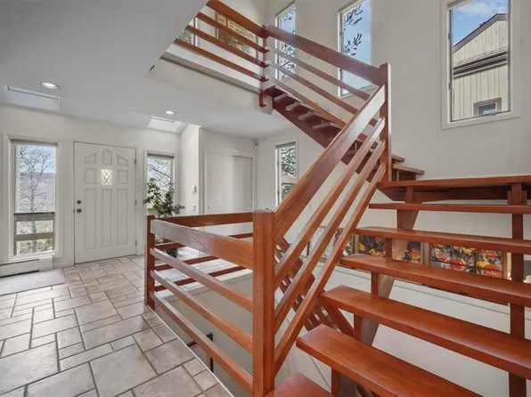 8 Arapaho Court, Suffern, NY 10901