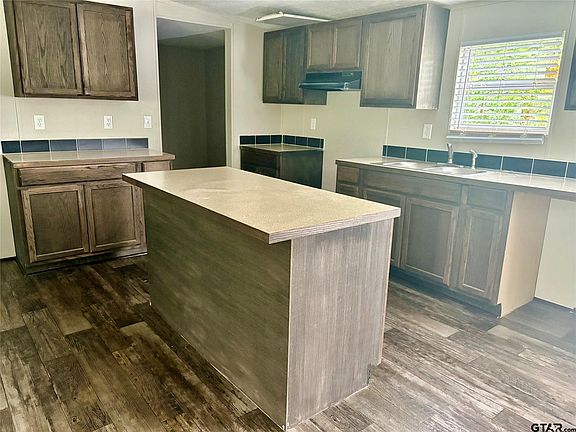 4th image of 437 Maple Dr