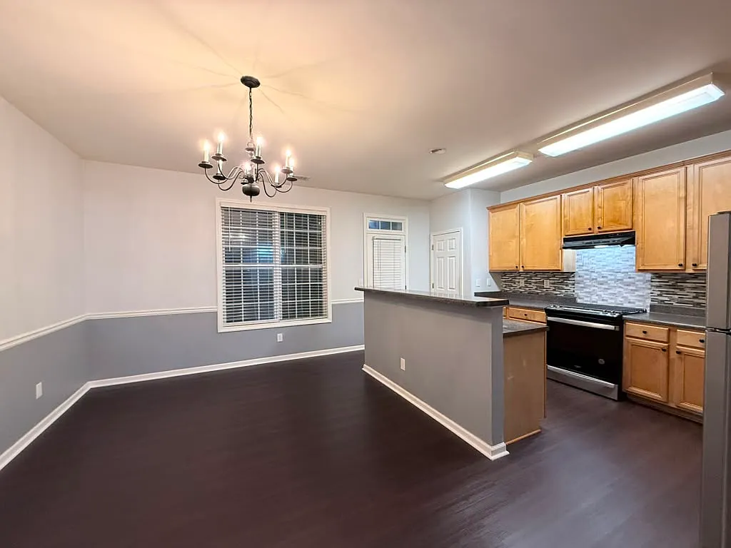 3 bed, 2.5 bath, 1520 sqft, $2,295 — Photo 4