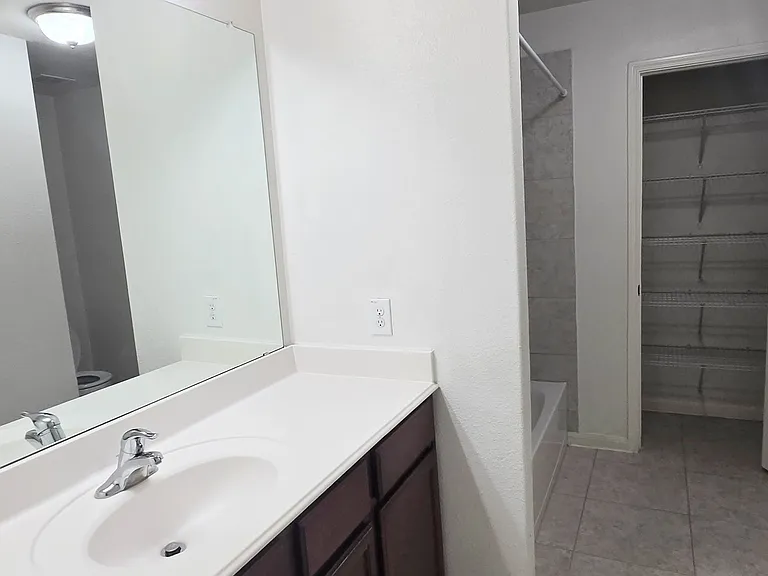1825 Mesquite Ln — Photo 8
