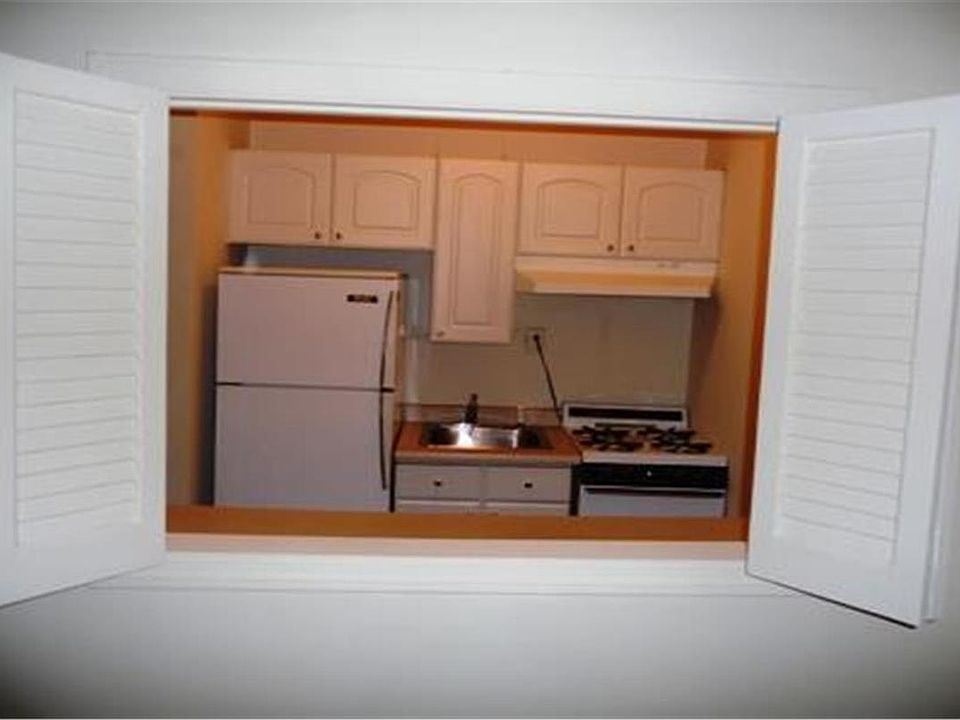 2nd image of 305 E 83rd St APT 5E