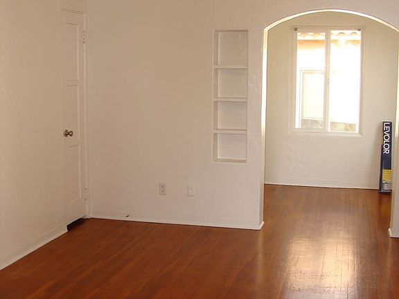 3rd image of 4038 1/2 Centre St