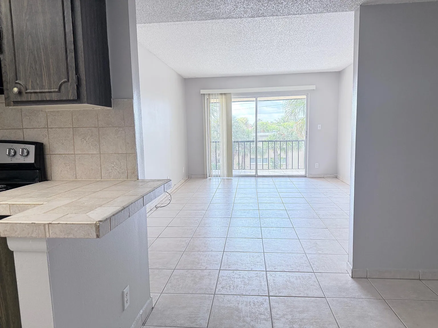 2 bed, 2.0 bath, 936 sqft, $2,000 — Photo 4