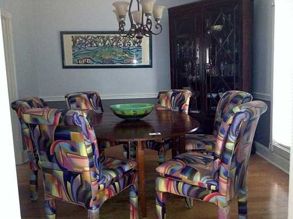 Welcome home to 148 Hawkridge Drive. Conveniently located in the Sherbourne subdivision. Kids here walk to Madison Ave Elementary and also enjoy strolling the sidewalks that lead to the neighborhood clubhouse and pool.