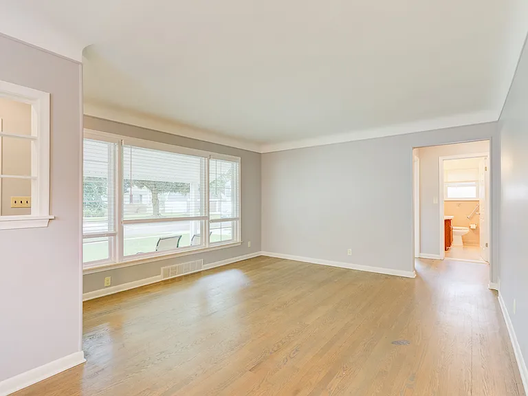 4708 Woodland Ave — Photo 2