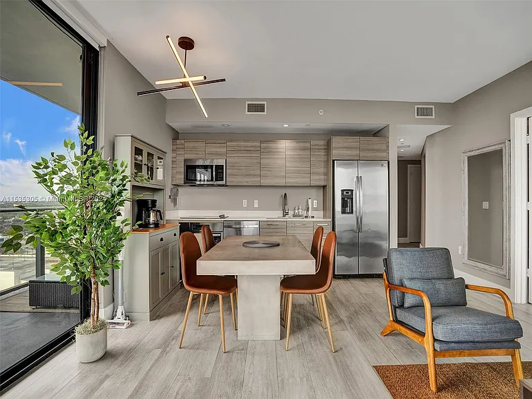 121 NE 34th St #1801 — Photo 36
