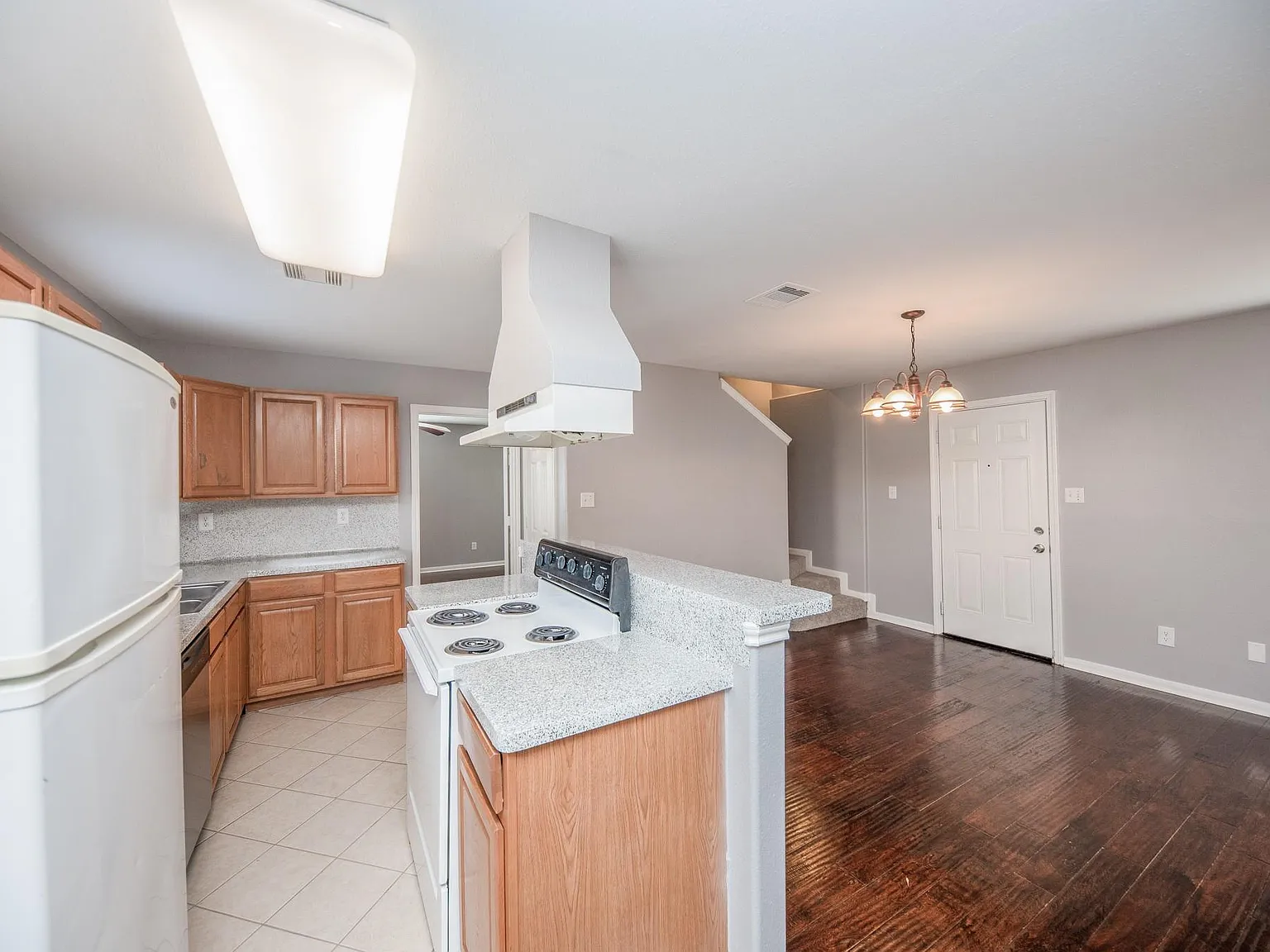 5 bed, 2.5 bath, 1596 sqft, $1,875 — Photo 3
