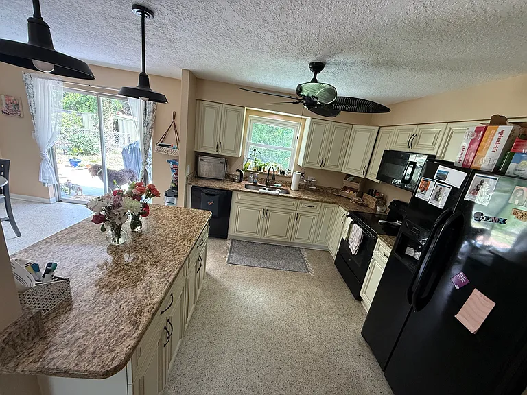 2430 Lorna Dr — Photo 6