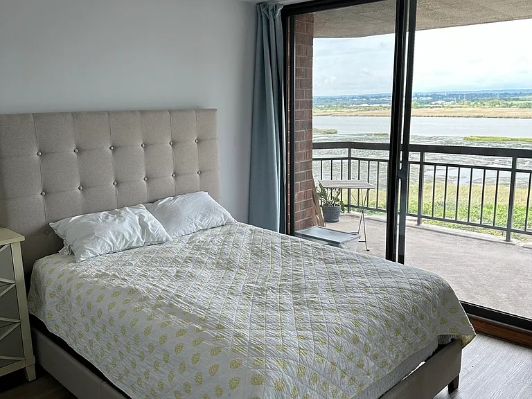 640 Harmon Cove Tower #640 — Photo 3