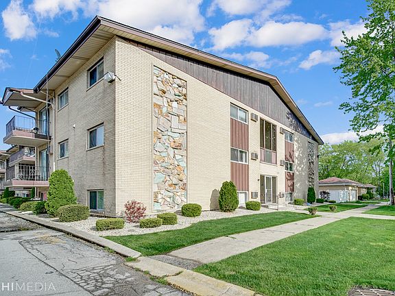 2nd image of 18361 Glen Oak Ave APT 1I
