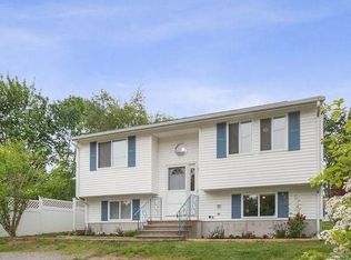 25 Aroostook Trl, Narragansett, RI 02882