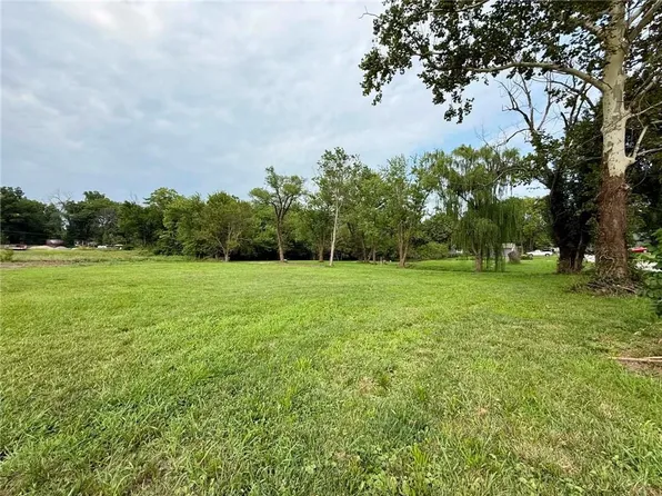 108 & 204 E Cynthia St, Mc Louth, KS 66054