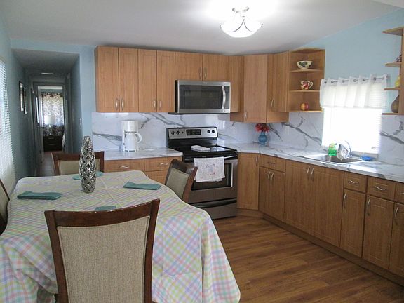 3rd image of 6509 Waikiki Dr