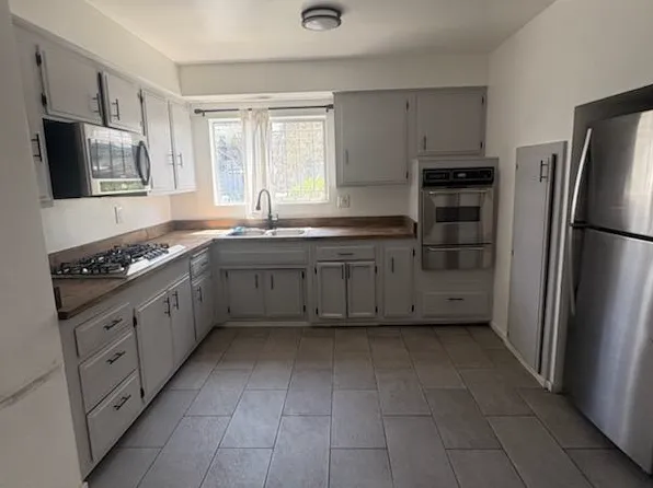 11643 Eucalyptus Ave, Hawthorne, CA