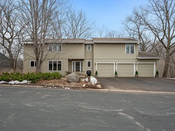 8749 Walton Oaks Dr, Bloomington, MN 55438