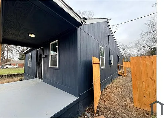 1370 Marechalneil St — Photo 13